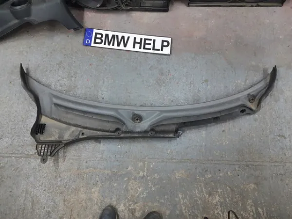 51717301013 BMW Водосток лобового стекла, жабо