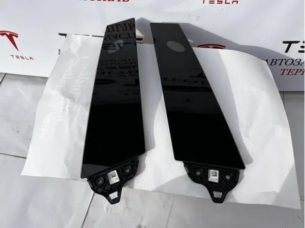  110925390F Tesla