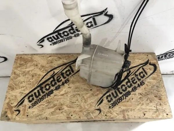  Бачок омывателя Subaru Tribeca 