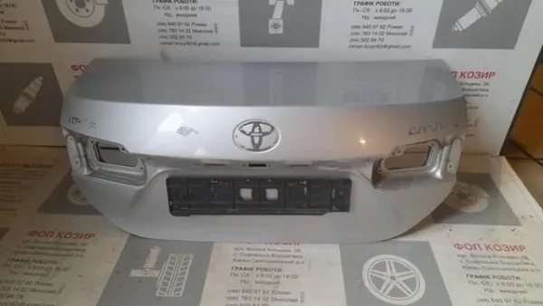 Крышка багажника 6440102A31 Toyota