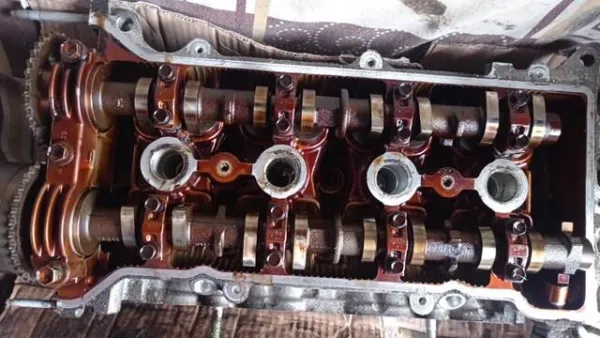 Головка блока цилиндров на Toyota Avensis II T25