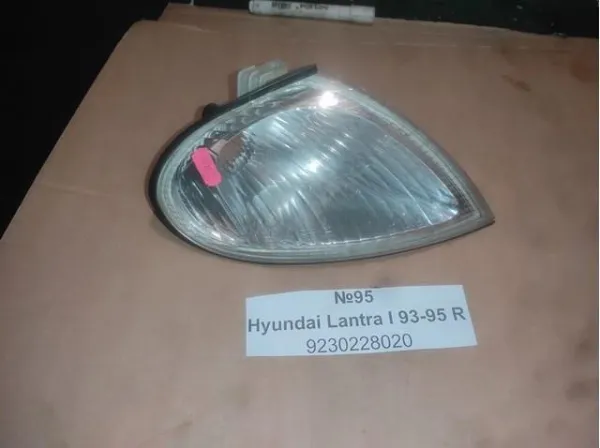 Поворотник правый 9230228020 Hyundai/Kia