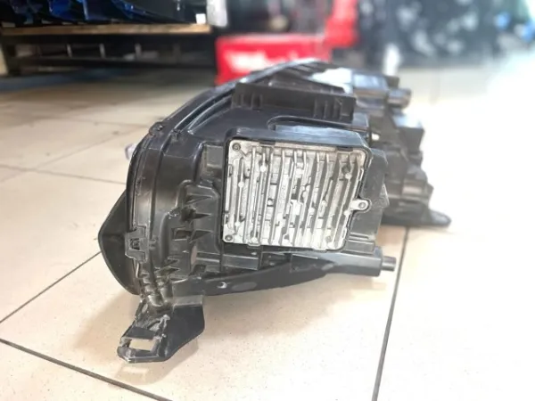 Левая фара 31655778 Volvo