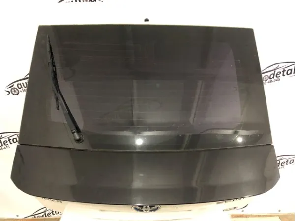Задняя дверь на Toyota Prius  ZVW30