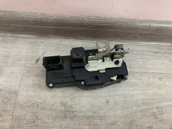 Замок передней правой двери Tesla Model S 5YJS